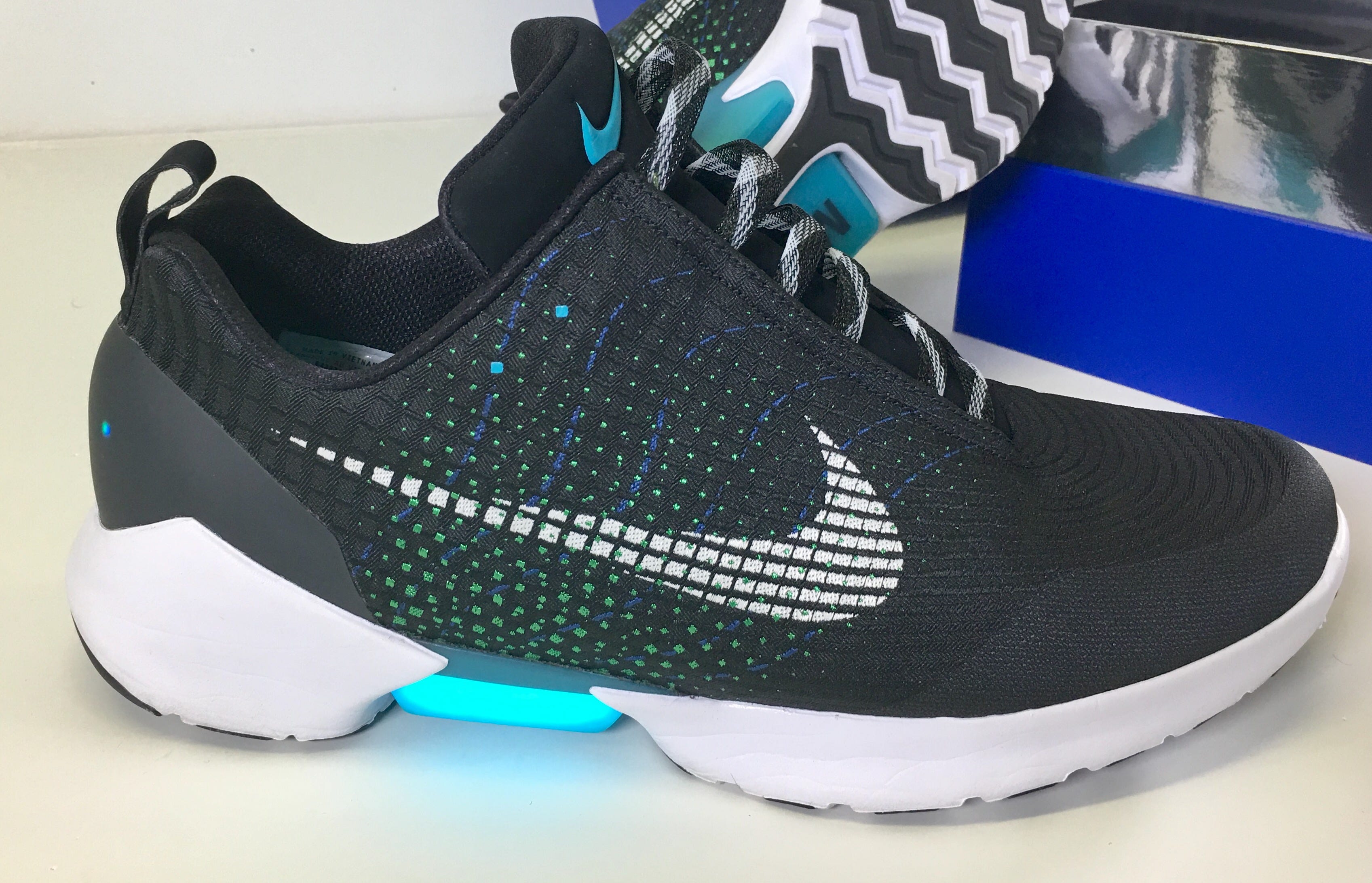 Review: Nike's self-lacing shoes are 